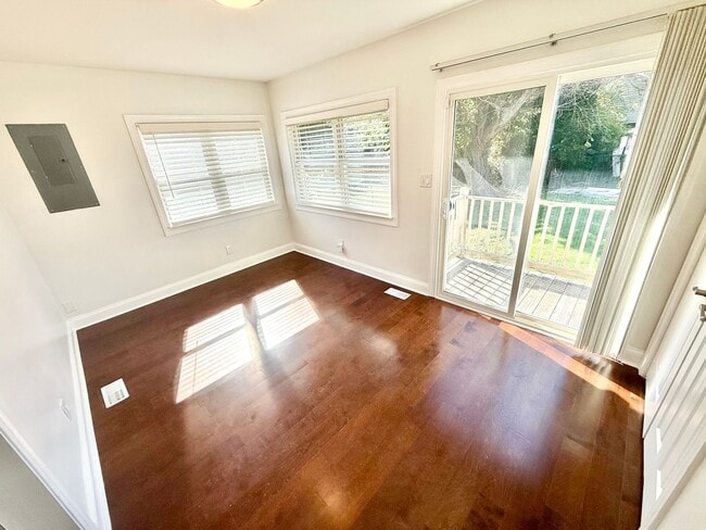 Photo - **3bed House - Skip The Apartment Chaos - ...