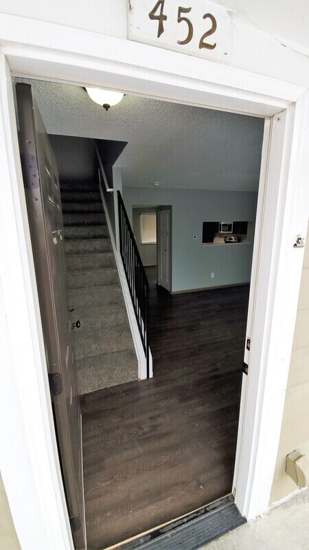 Building Photo - 452 N 18th Ave Rental