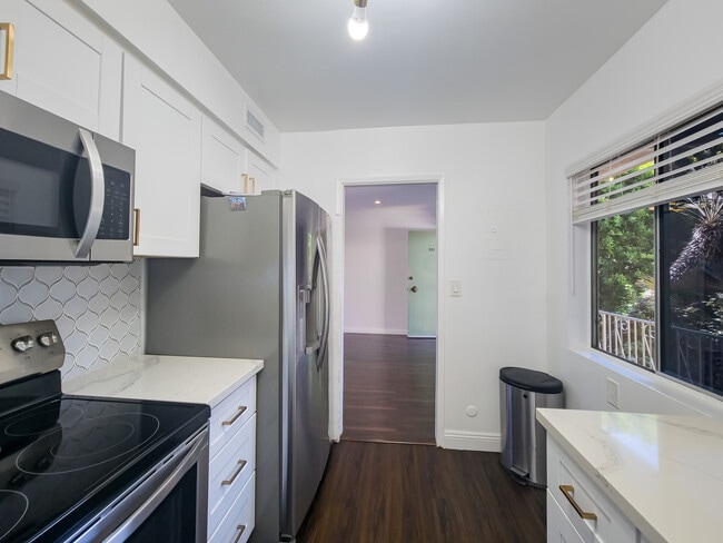 Photo - 215 N Kenwood St Condo Unit 201