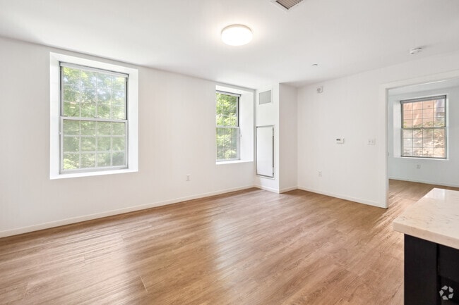 1BR, 1BA - 759SF