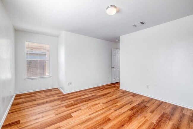 Photo - 3415 Crownover St