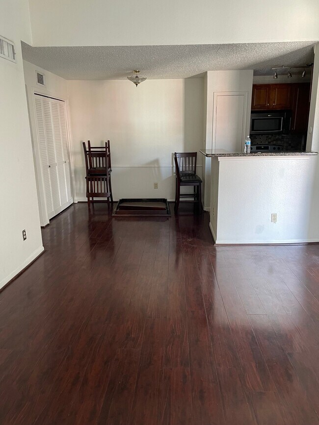 Photo - 2121 Hepburn St Unidad 1224