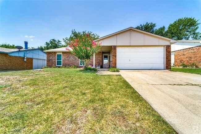 Building Photo - Cozy meets stylish in this 3 bedroom + 2 b... Rental