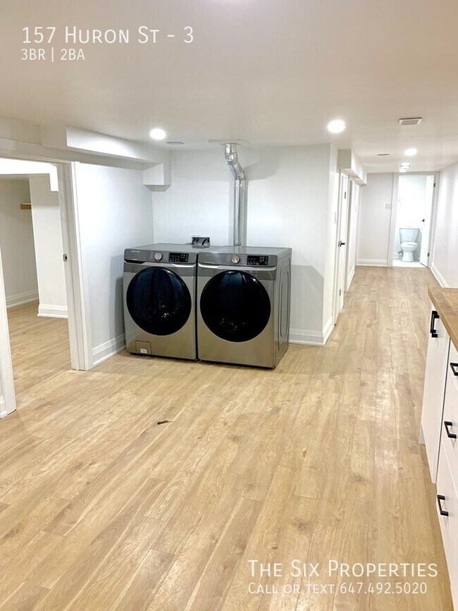 Photo - 3 Bed 1.5 Bath Renovated Lower Level Apartment Near UoFT Unité 3