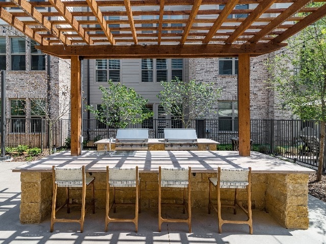 Outdoor Kitchen and Lounge