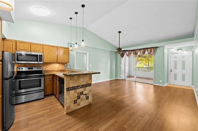 Photo - 711 Lyons Rd Unidad 14207