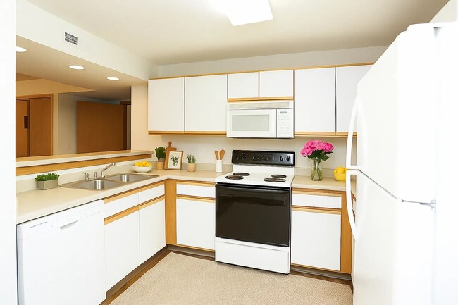 Photo - The Towers at Hawkeye - Student Housing