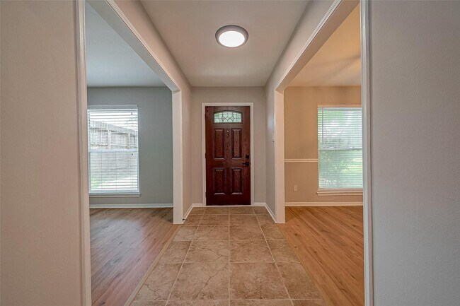 Photo - 14736 Perthshire Rd Unit F