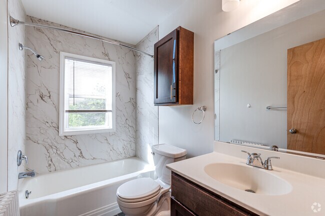 1 habitación, 1 baño, 556 pies cuadrados, baño
