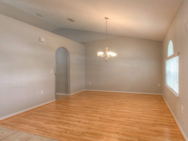 Photo - 744 Westcliffe Dr