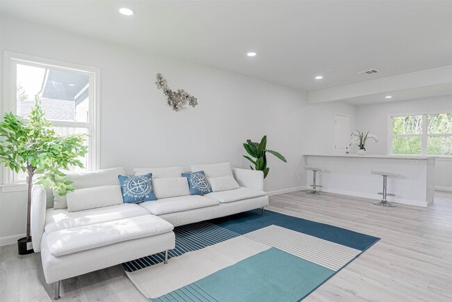 3607 Luca St