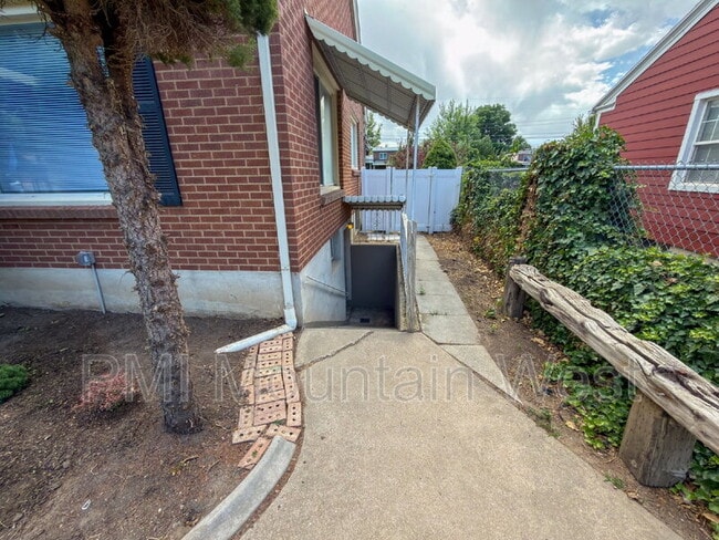 Photo - 282 E 650 N