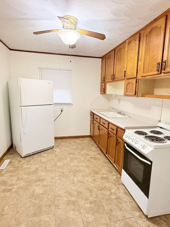 Photo - 705 N Eisenhower Dr