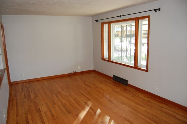 Photo - 3bd brick ranch in south-central Lincoln!