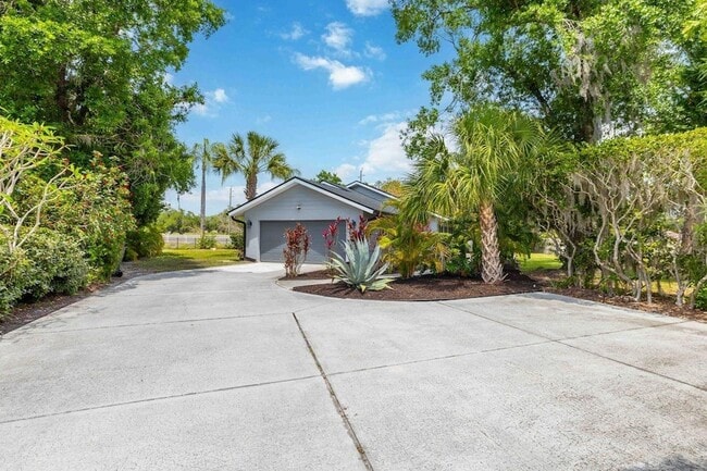 Photo - 8021 Timber Lake Ln