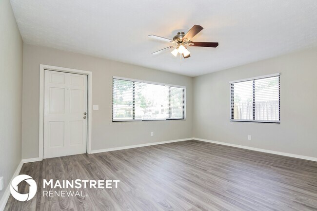Photo - 3901 Helena St NE