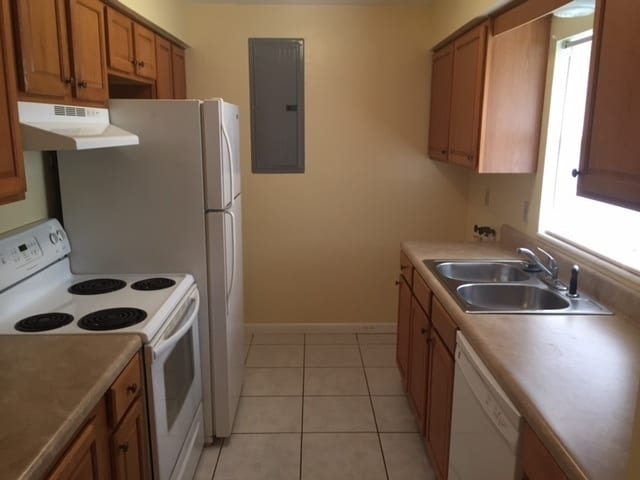 Photo - Cozy 2-Bedroom Duplex in Longwood – Availa...