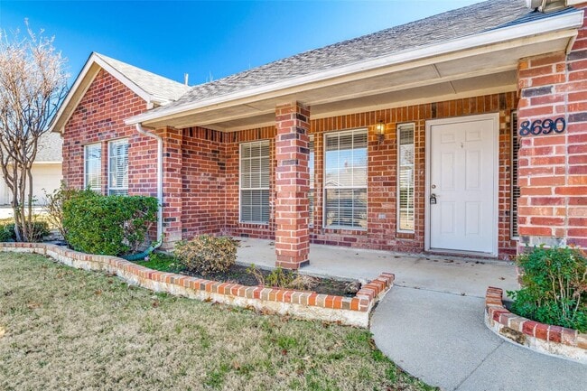 Photo - 8690-8690 Holly St