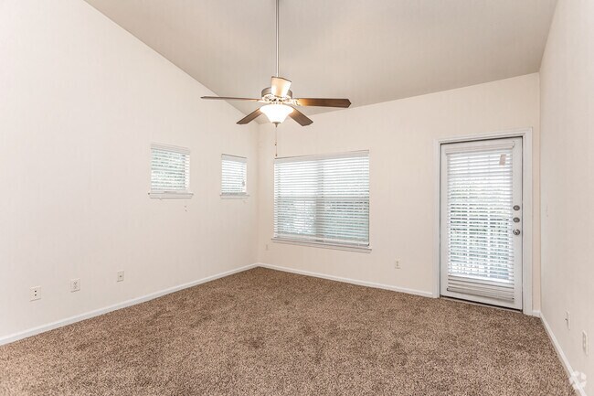 2BR, 1BA 934SF