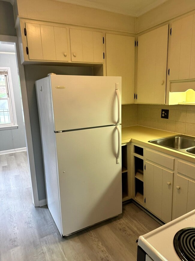 Building Photo - 718 Windsor Ave SW Unit D Rental