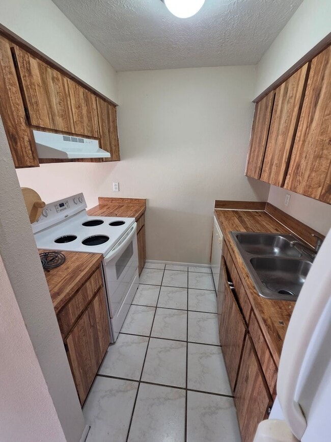 Photo - 5145 SE 31st St Unit Whispering Sands D