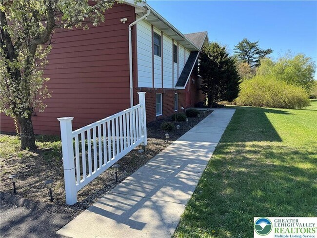 Photo - 1121 Pohopoco Dr