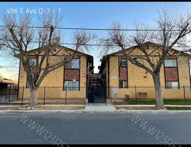 1BD/ 1BATH 2ND FLOOR APT EAST PALMDALE - 1BD/ 1BATH 2ND FLOOR APT EAST PALMDALE Unit 7