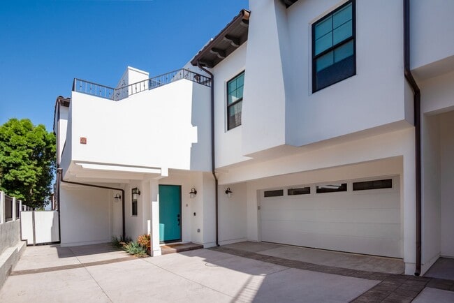 Upscale & Spacious, Spanish Style Tri-Leve... - Upscale & Spacious, Spanish Style Tri-Leve... House