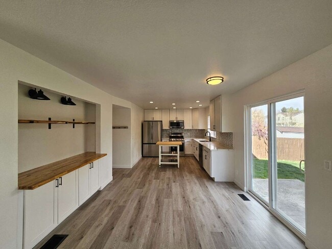 Photo - 718 Fairhaven St