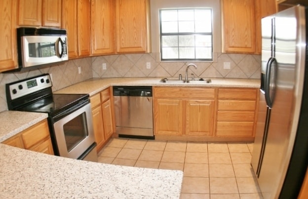 Photo - Wow 4 Big Bedrooms,  Pets Welcome, Great Location.
