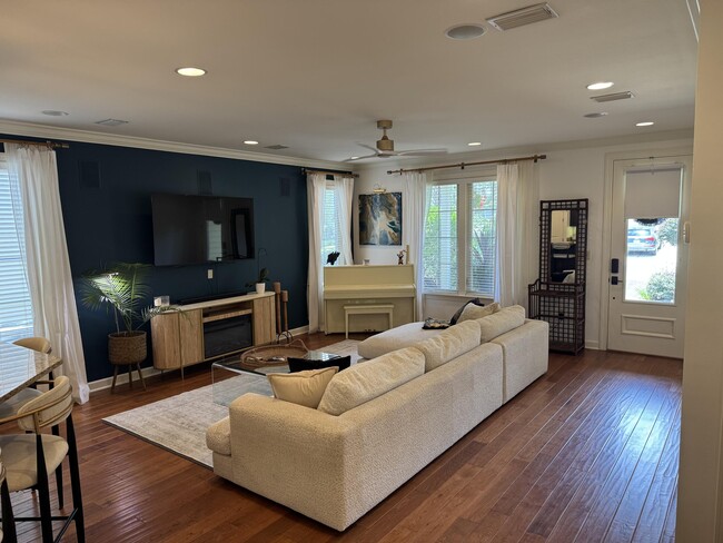 Photo - 39 S Zander Way