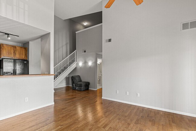 Photo - Awesome Penthouse Condo in Town Center Terrace! Unidad 306