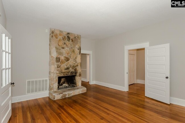 Photo - 1205 Maple St