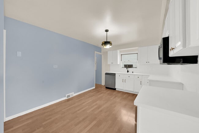 Photo - 4933 S Lockwood Ave