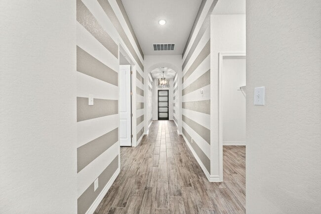 Photo - Charming Home Awaits: Spacious & Modern Living in a Prime Location