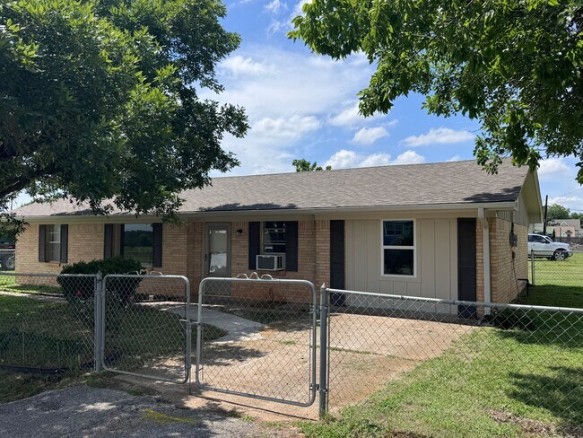 Photo - 207 W Grant St