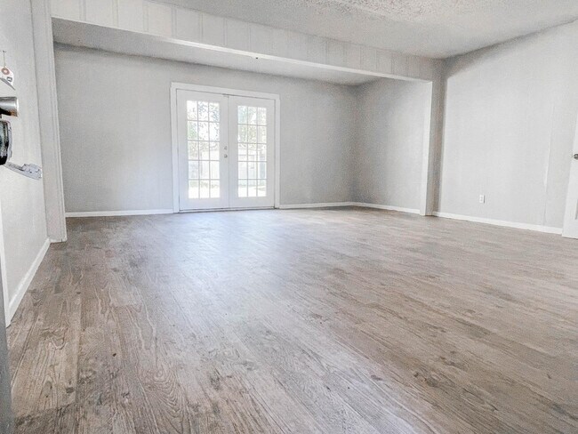 Photo - 2004 47th St