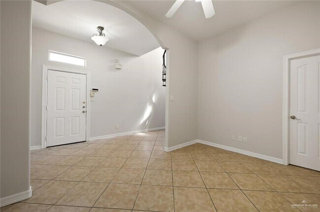 Photo - 11 E McIntyre St