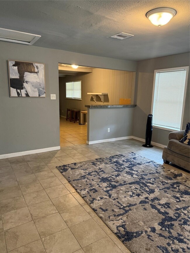 Photo - 328 Garland St
