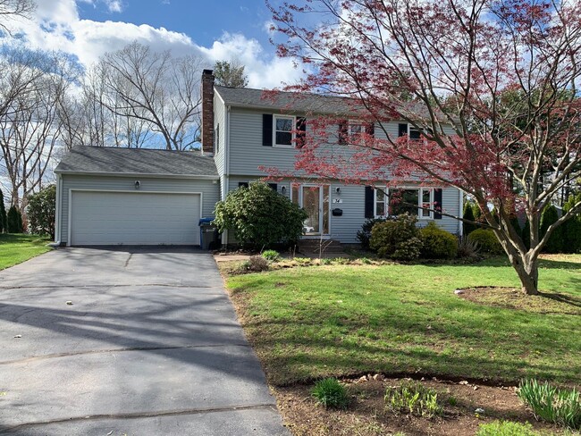 Building Photo - The Ideal Colonial Rental