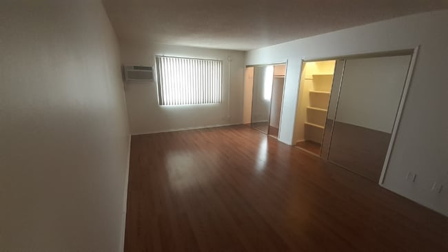 Photo - 5929 Laurel Canyon Blvd Unidad 09