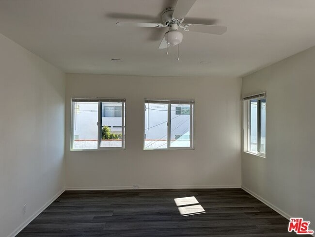 Photo - 342 1/2 S Serrano Ave