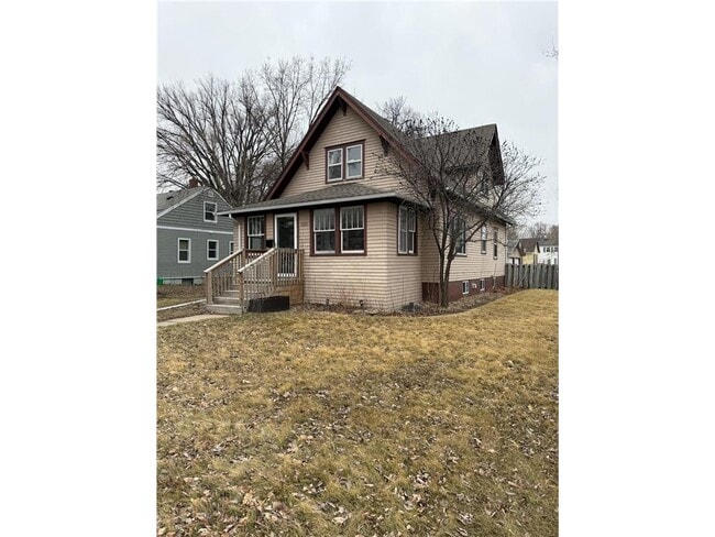 Photo - 1001 4th St S