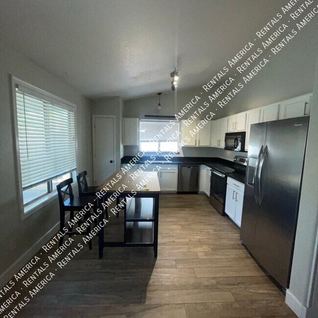 Photo - 440 E Del Rio St House