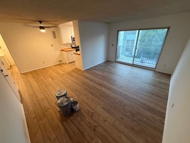 Building Photo - 1218 McClellan Dr Unit 201