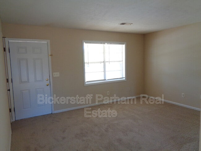 Photo - 2102 Winifred Ln