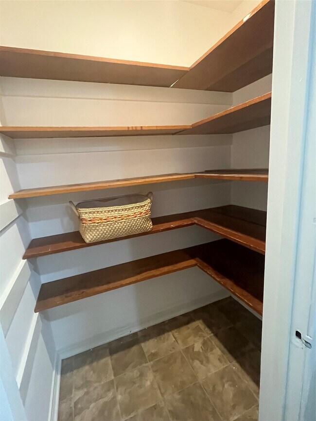 Building Photo - 603 Moody St