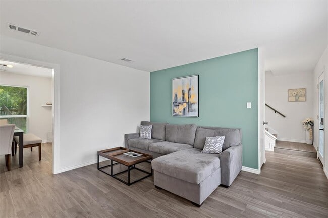 Photo - 405 E Logan St