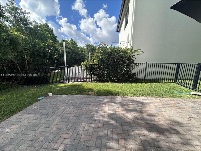 Photo - 8951 Madrid Cir