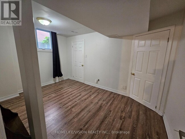 Photo - 596 Skinner Ave